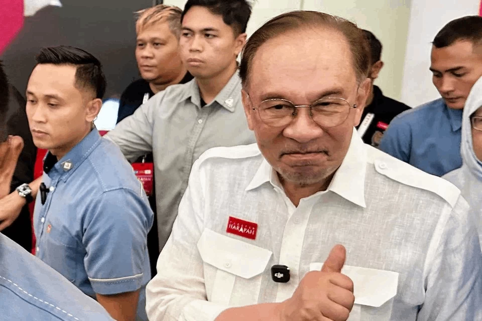 Thủ tướng Malaysia Anwar Ibrahim tuyên bố sẵn sàng tổ chức tổng tuyển cử sớm nếu liên minh cầm quyền tiếp tục xuất hiện rạn nứt. (Nguồn: Berita Harian) Thủ tướng Malaysia Anwar Ibrahim tuyên bố sẵn sàng tổ chức tổng tuyển cử sớm nếu liên minh cầm quyền tiếp tục xuất hiện rạn nứt. (Nguồn: Berita Harian)