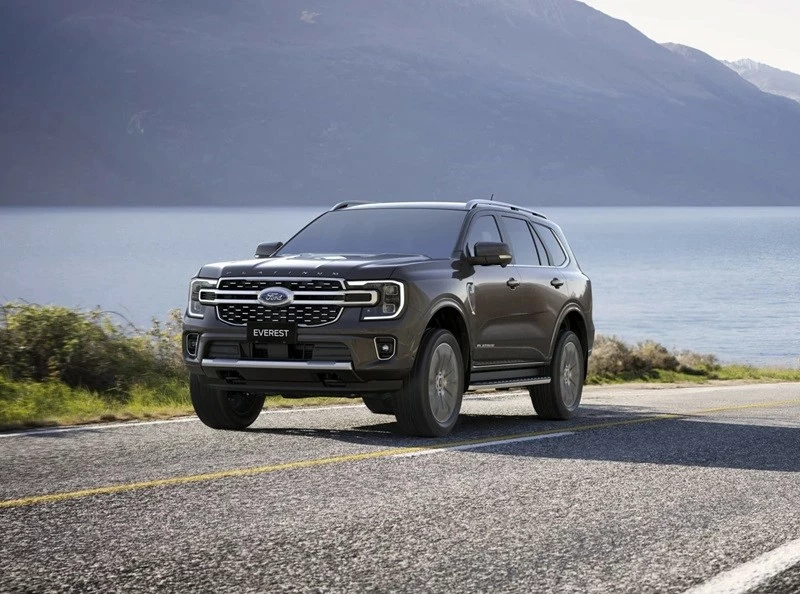 Top 4 xe SUV 7 chỗ bán chạy nhất tháng 4/2026: Ford Everest tiếp tục dẫn đầu.