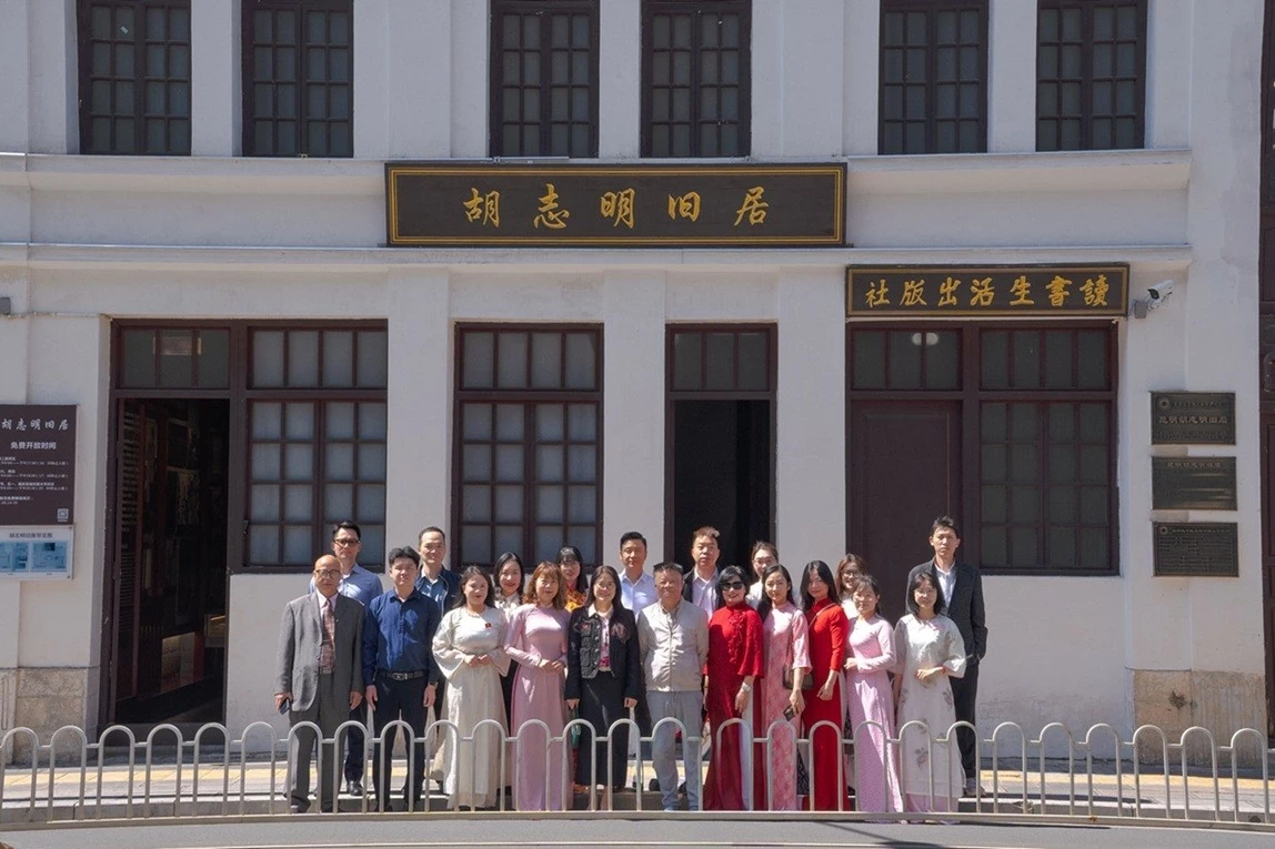 Cộng đồng người Việt tại Vân Nam kỷ niệm 136 năm Ngày sinh Chủ tịch Hồ Chí Minh