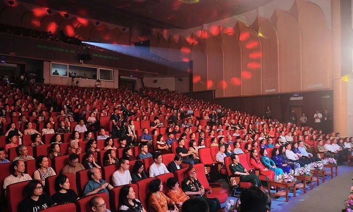 Đêm nghệ thuật lay động hàng triệu trái tim hướng về Bác Hồ Đêm nghệ thuật lay động hàng triệu trái tim hướng về Bác Hồ