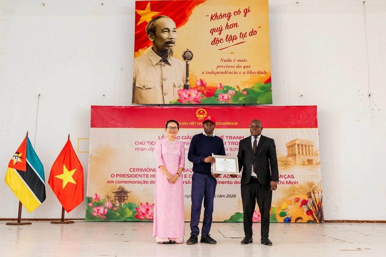 Đại sứ quán Việt Nam tại Mozambique trao giải cuộc thi vẽ tranh về Chủ tịch Hồ Chí Minh