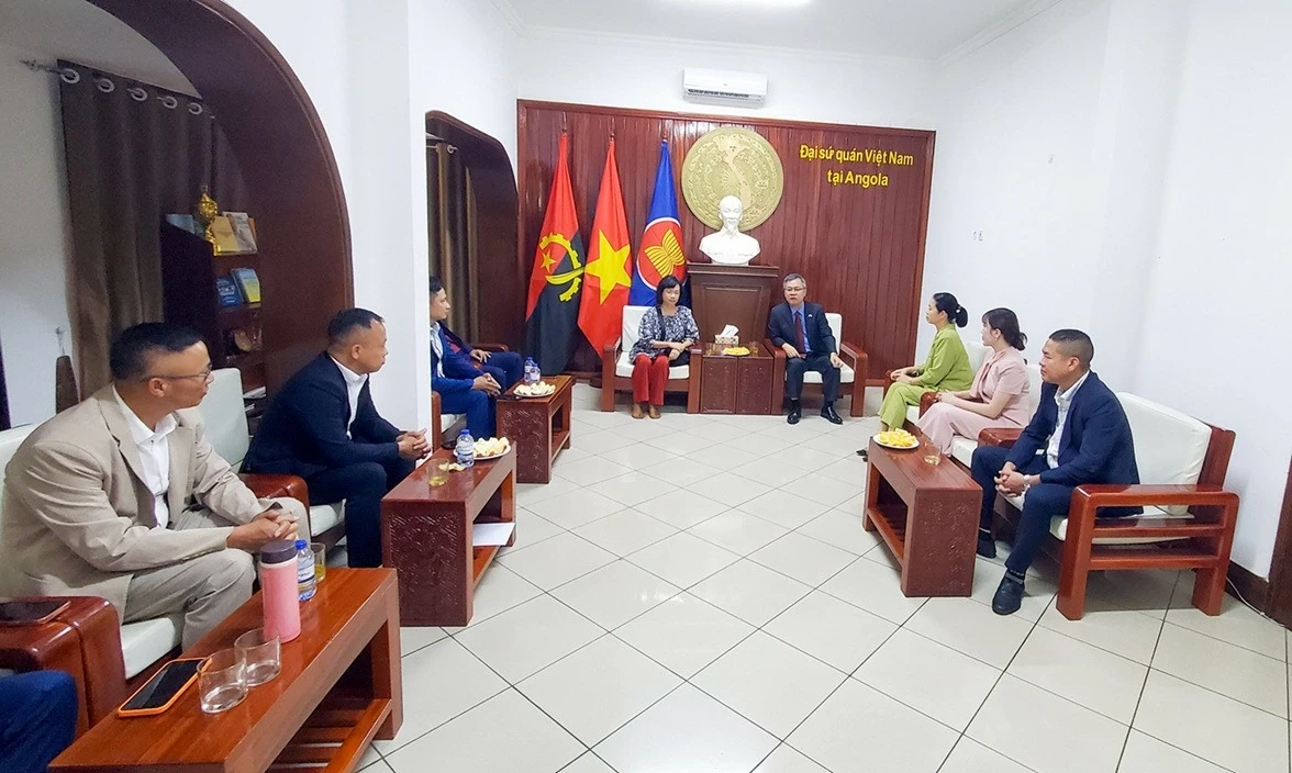 Kỷ niệm lần thứ 136 Ngày sinh Chủ tịch Hồ Chí Minh tại Angola Kỷ niệm lần thứ 136 Ngày sinh Chủ tịch Hồ Chí Minh tại Angola