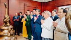 Cộng đồng người Việt tại Lào kỷ niệm 136 năm Ngày sinh Chủ tịch Hồ Chí Minh