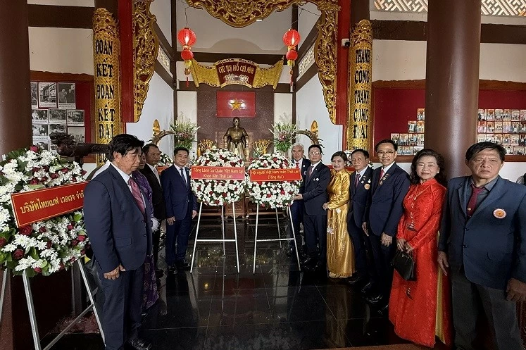 Triển lãm ảnh về Chủ tịch Hồ Chí Minh tại Nakhon Phanom, Thái Lan Triển lãm ảnh về Chủ tịch Hồ Chí Minh tại Nakhon Phanom, Thái Lan
