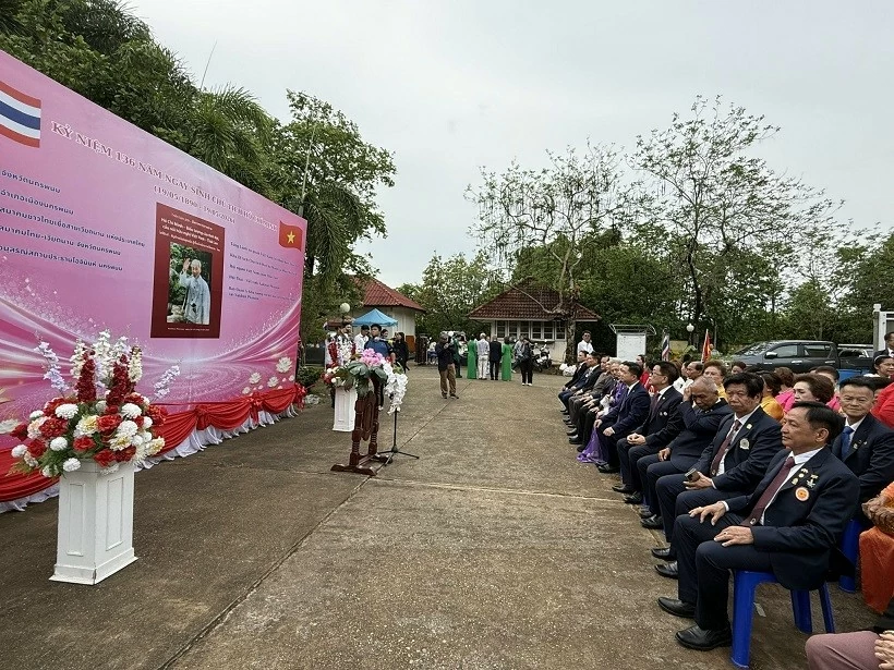 Triển lãm ảnh về Chủ tịch Hồ Chí Minh tại Nakhon Phanom, Thái Lan Triển lãm ảnh về Chủ tịch Hồ Chí Minh tại Nakhon Phanom, Thái Lan