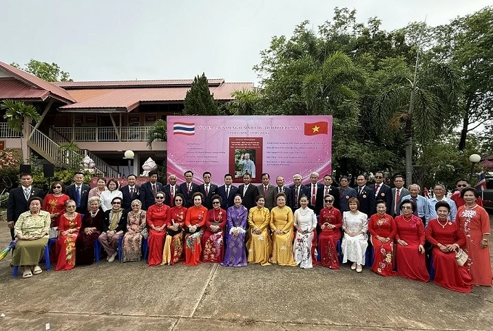 Triển lãm ảnh về Chủ tịch Hồ Chí Minh tại Nakhon Phanom, Thái Lan Triển lãm ảnh về Chủ tịch Hồ Chí Minh tại Nakhon Phanom, Thái Lan