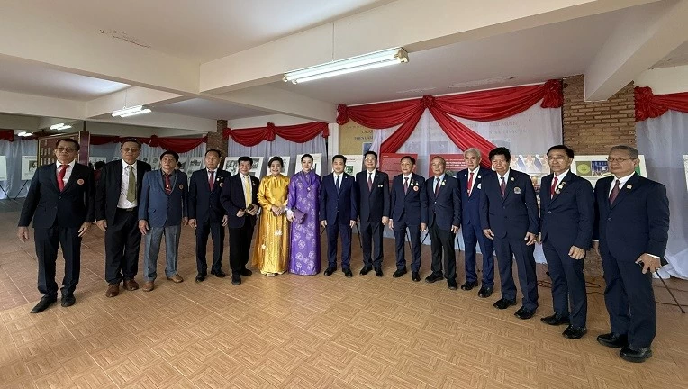 Triển lãm ảnh về Chủ tịch Hồ Chí Minh tại Nakhon Phanom, Thái Lan Triển lãm ảnh về Chủ tịch Hồ Chí Minh tại Nakhon Phanom, Thái Lan