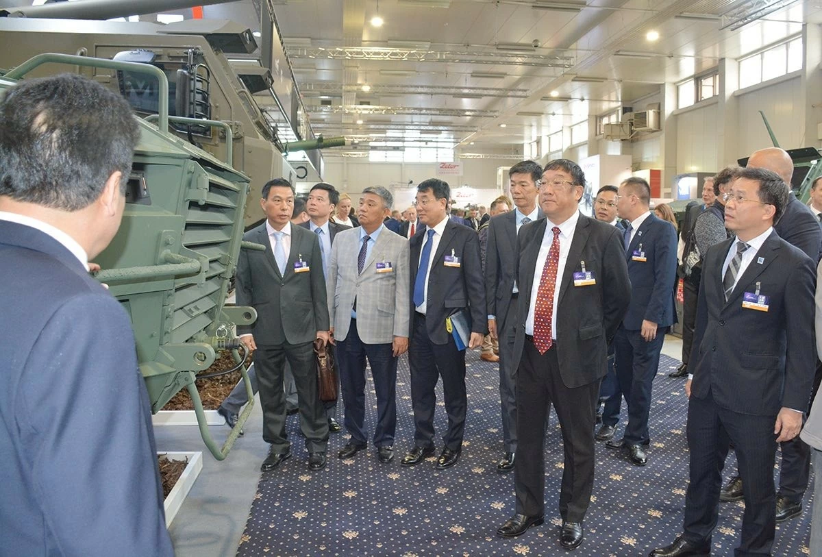 Đoàn Thứ trưởng Bộ Quốc phòng dự Triển lãm Công nghệ quốc phòng và An ninh quốc tế Bratislava (IDEB) 2026