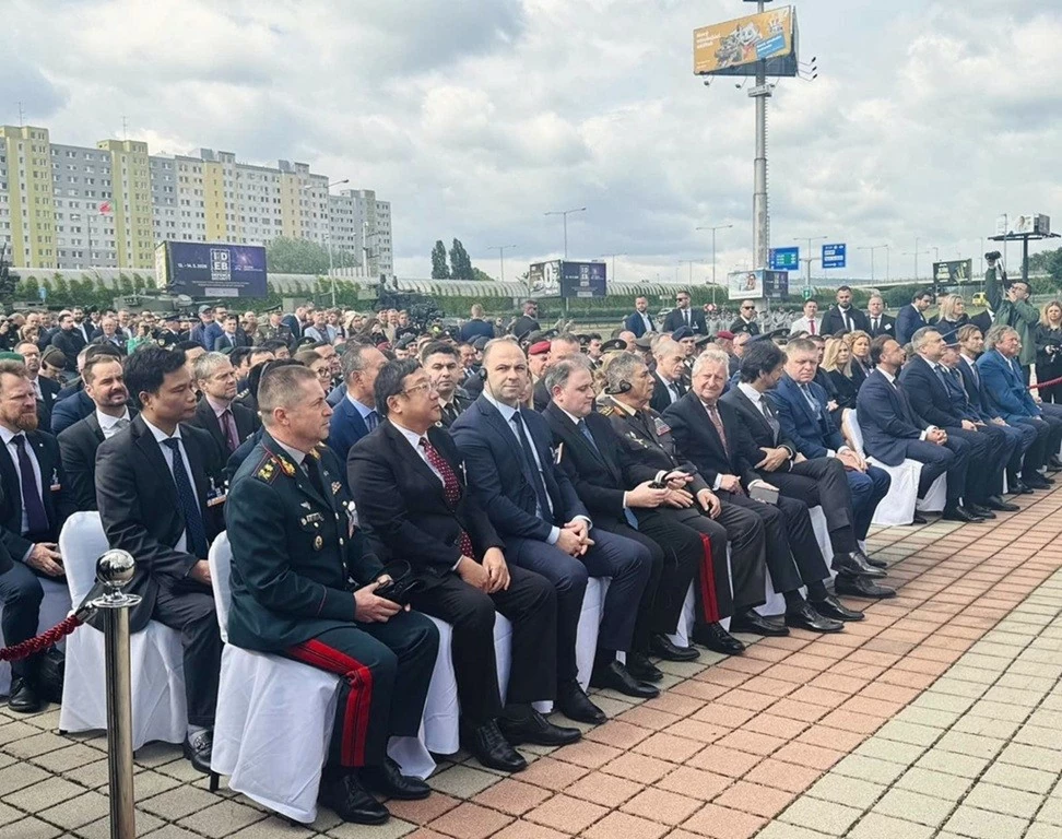 Đoàn Thứ trưởng Bộ Quốc phòng dự Triển lãm Công nghệ quốc phòng và An ninh quốc tế Bratislava (IDEB) 2026