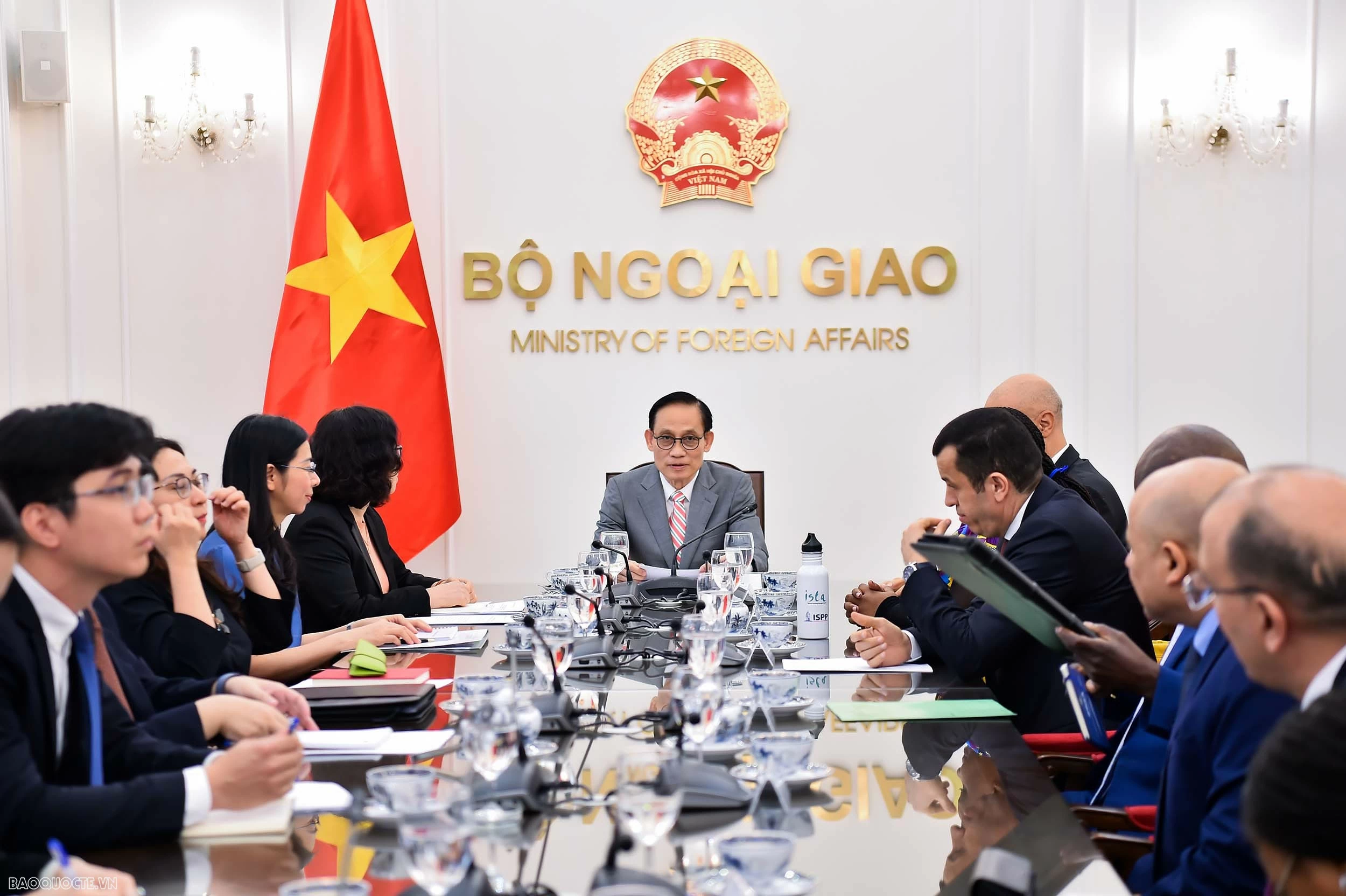 Bộ trưởng Ngoại giao Lê Hoài Trung tiếp Nhóm Đại sứ các nước châu Phi tại Việt Nam Bộ trưởng Ngoại giao Lê Hoài Trung tiếp Nhóm Đại sứ các nước châu Phi tại Việt Nam