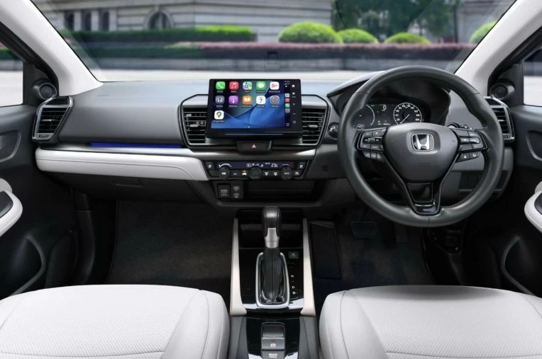 Honda City 2026 được tinh chỉnh khá nhiều ở cả ngoại thất và nội thất. 