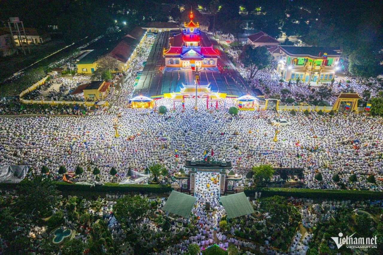 Đại lễ Hội Yến Diêu Trì Cung được cử hành tại Báo Ân Từ, Tòa Thánh Tây Ninh. (Ảnh: Nguyễn Huế) Đại lễ Hội Yến Diêu Trì Cung được cử hành tại Báo Ân Từ, Tòa Thánh Tây Ninh. (Ảnh: Nguyễn Huế)