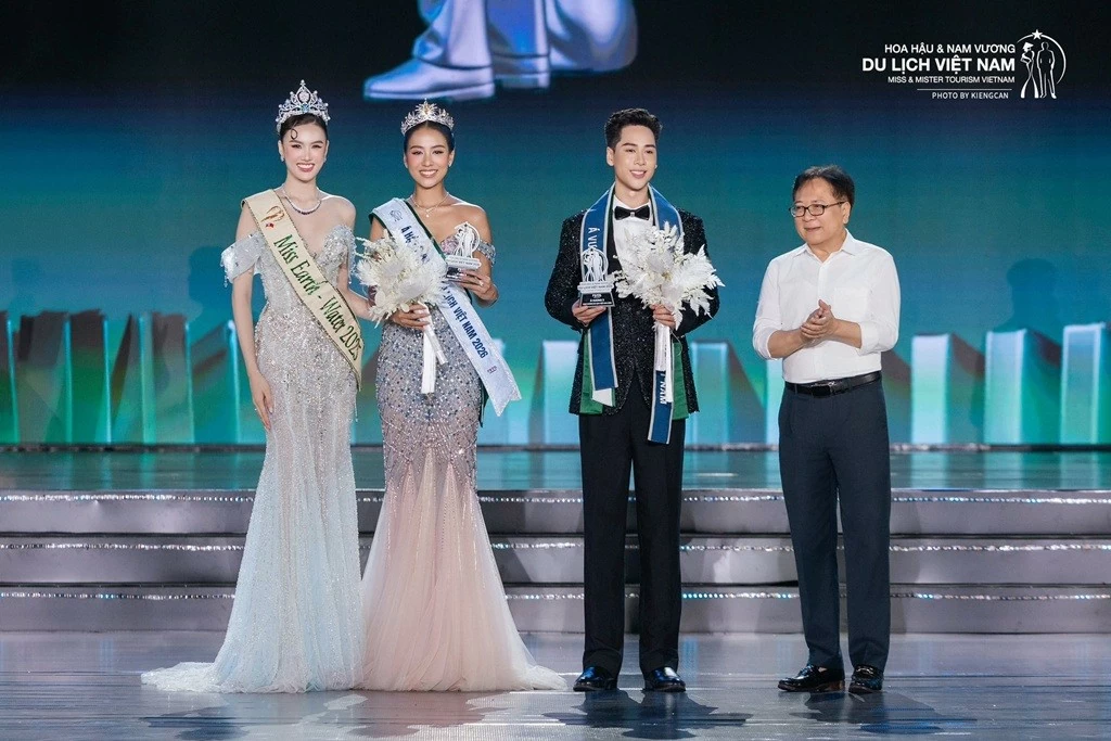 Nam sinh Hà Nội đăng quang Á vương Du lịch Việt Nam 2026 Nam sinh Hà Nội đăng quang Á vương Du lịch Việt Nam 2026