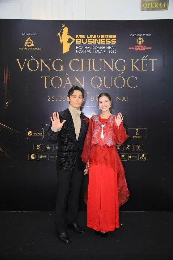 Hoa hậu Thanh Hà ngồi ghế nóng