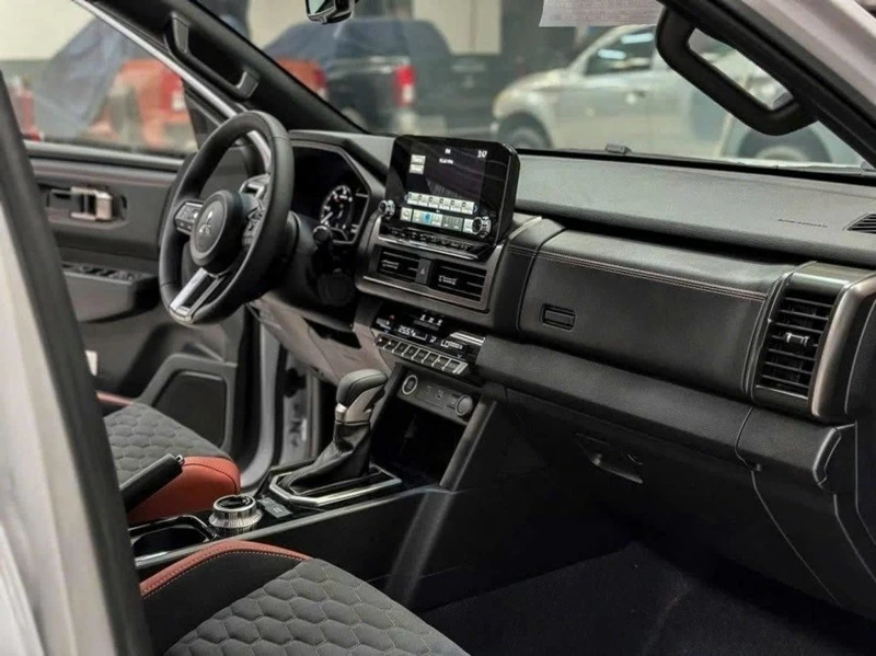 Khoang cabin Mitsubishi Triton được nâng cấp theo hướng hiện đại hơn.