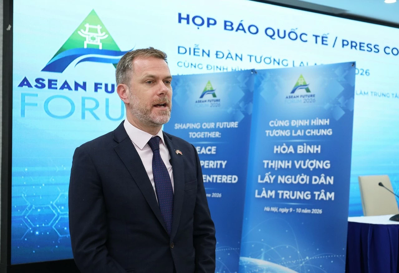 Chuyên trang AFF: Phó Đại sứ Anh: Việt Nam đang chủ động tham gia định hình tương lai của ASEAN Chuyên trang AFF: Phó Đại sứ Anh: Việt Nam đang chủ động tham gia định hình tương lai của ASEAN