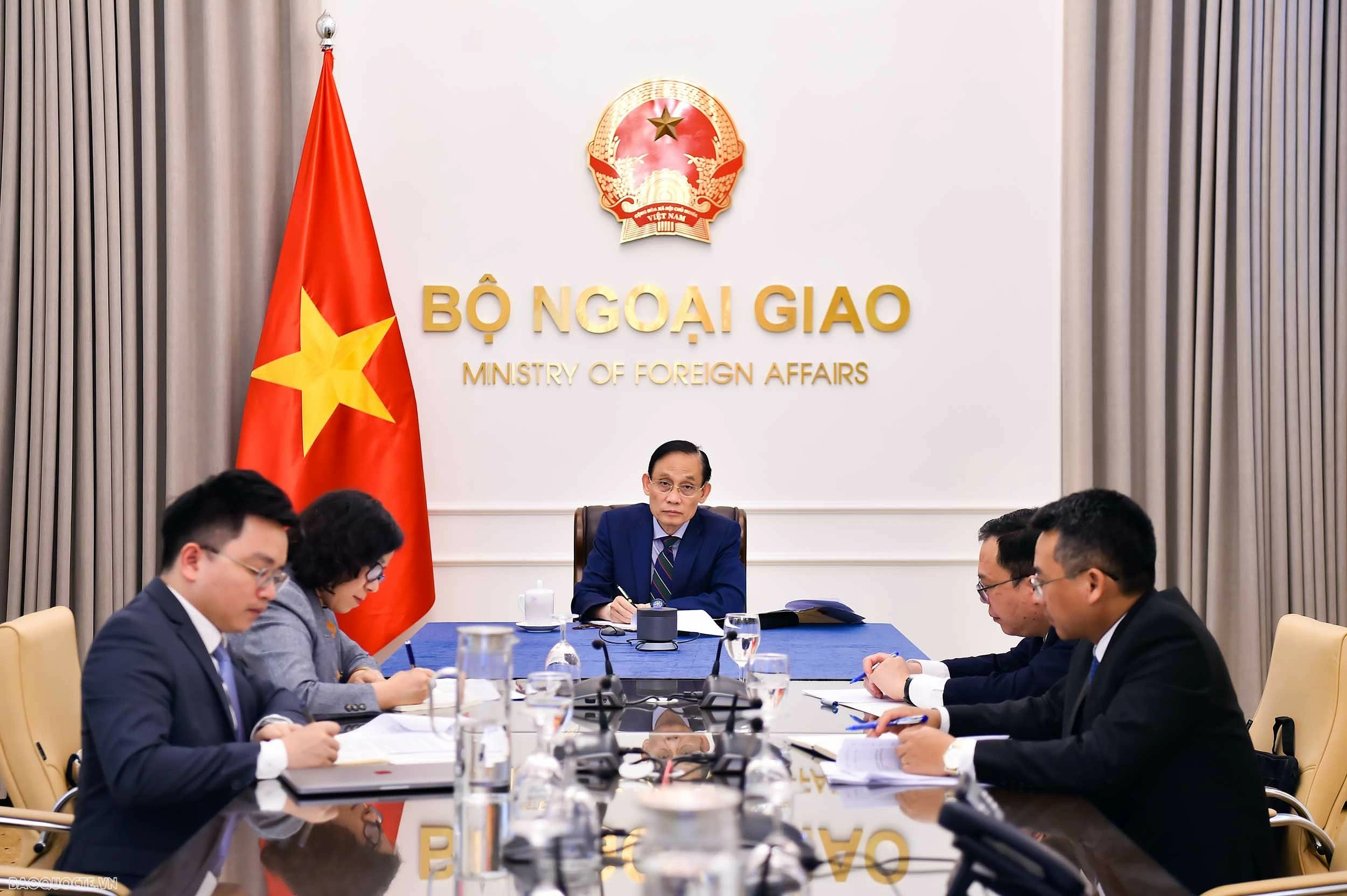 Ủy viên Bộ Chính trị, Bộ trưởng Ngoại giao Lê Hoài Trung điện đàm với Ngoại trưởng Algeria và Namibia