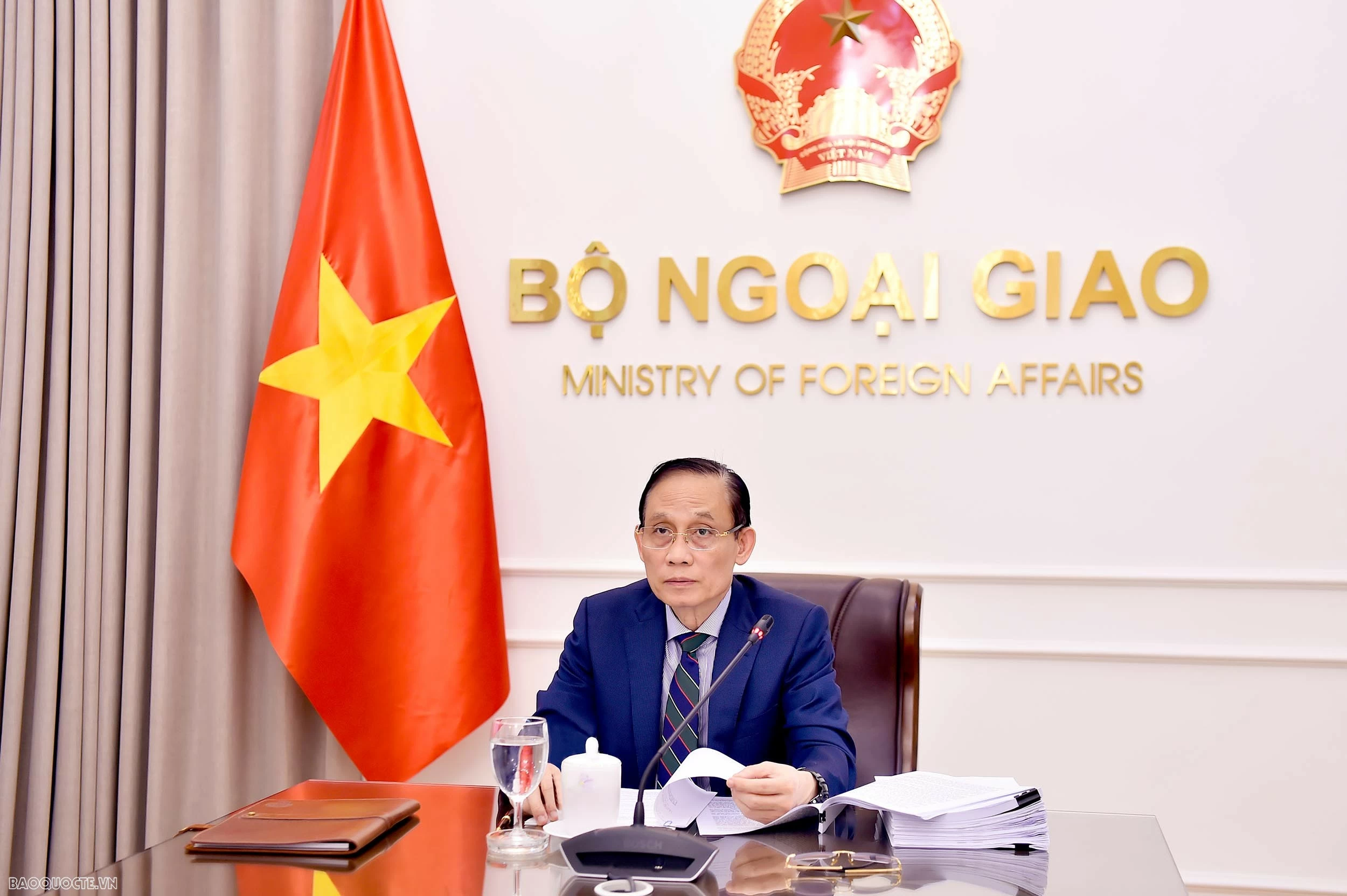 Ủy viên Bộ Chính trị, Bộ trưởng Ngoại giao Lê Hoài Trung điện đàm với Ngoại trưởng Algeria và Namibia