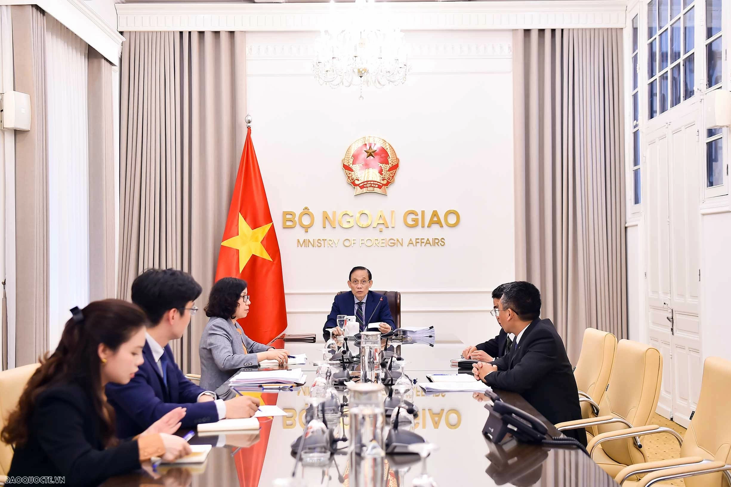 Ủy viên Bộ Chính trị, Bộ trưởng Ngoại giao Lê Hoài Trung điện đàm với Ngoại trưởng Algeria và Namibia