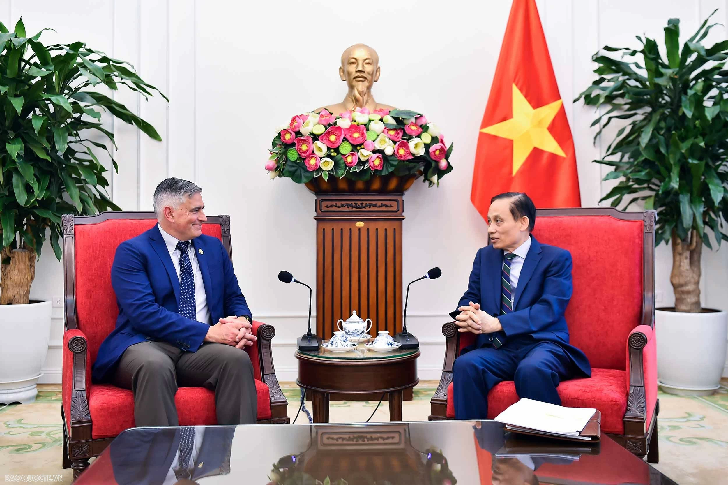 Bộ trưởng Bộ Ngoại giao Lê Hoài Trung tiếp Đoàn nghị sĩ Hoa Kỳ Đưa quan hệ Đối tác chiến lược toàn diện Việt Nam-Hoa Kỳ đi vào chiều sâu, ổn định và thực chất hơn