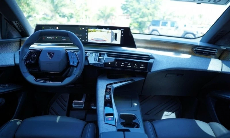 Khoang cabin của Peugeot 5008 có thiết kế gần giống 3008.