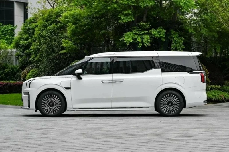Zeekr 009 hướng tới nhóm khách hàng cao cấp cần một mẫu xe rộng rãi, nhiều tiện nghi và có trải nghiệm di chuyển sang trọng. Zeekr 009 hướng tới nhóm khách hàng cao cấp cần một mẫu xe rộng rãi, nhiều tiện nghi và có trải nghiệm di chuyển sang trọng.