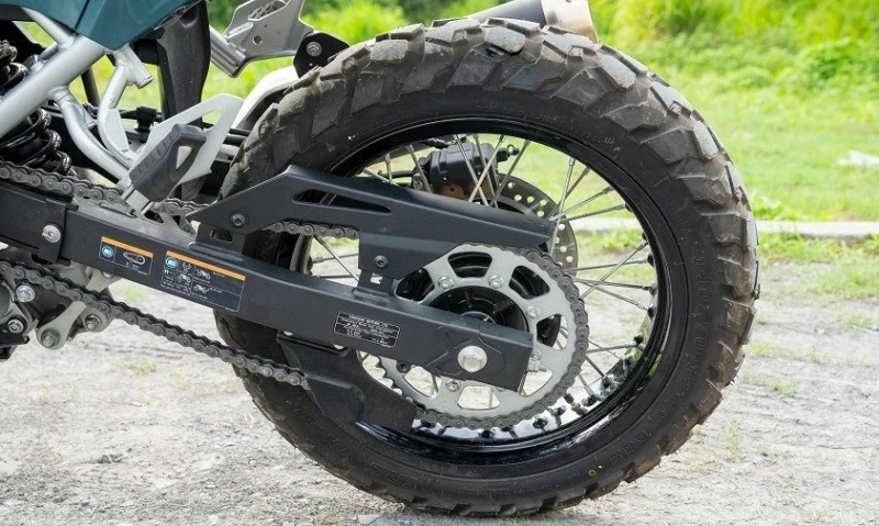 KLE500 ABS 2026 được trang bị phanh ABS hai kênh có thể bật hoặc tắt tùy nhu cầu sử dụng. KLE500 ABS 2026 được trang bị phanh ABS hai kênh có thể bật hoặc tắt tùy nhu cầu sử dụng.