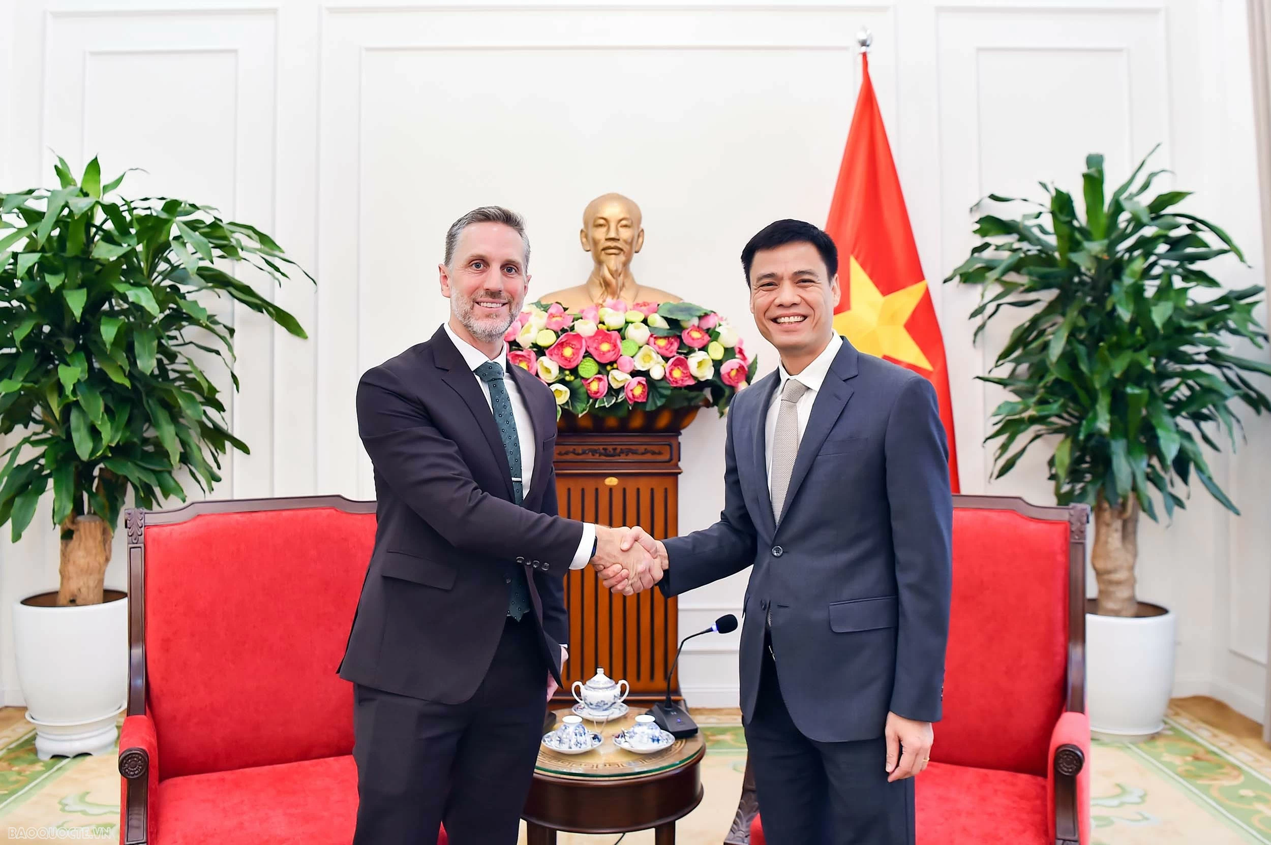 Thứ trưởng Ngoại giao Đặng Hoàng Giang làm việc Trưởng đại diện Quỹ Dân số Liên hợp quốc tại Việt Nam