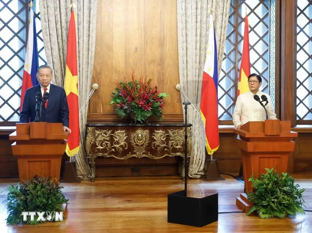 Tuyên bố chung về quan hệ Đối tác Chiến lược Tăng cường giữa Cộng hòa Philippines và Cộng hòa xã hội chủ nghĩa Việt Nam Tuyên bố chung về quan hệ Đối tác Chiến lược Tăng cường giữa Cộng hòa Philippines và Cộng hòa xã hội chủ nghĩa Việt Nam