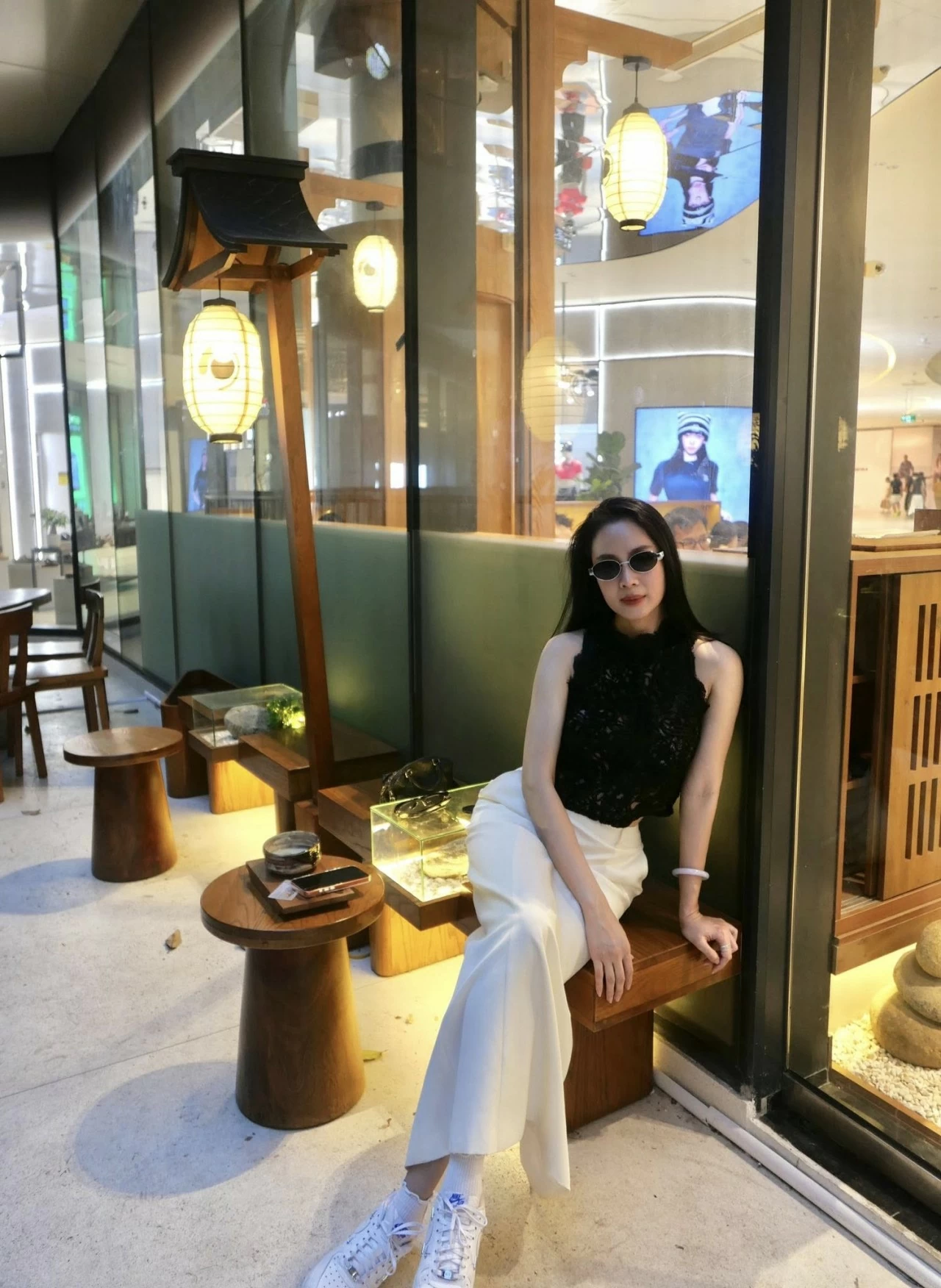 Nhan sắc diễn viên Hồng Diễm