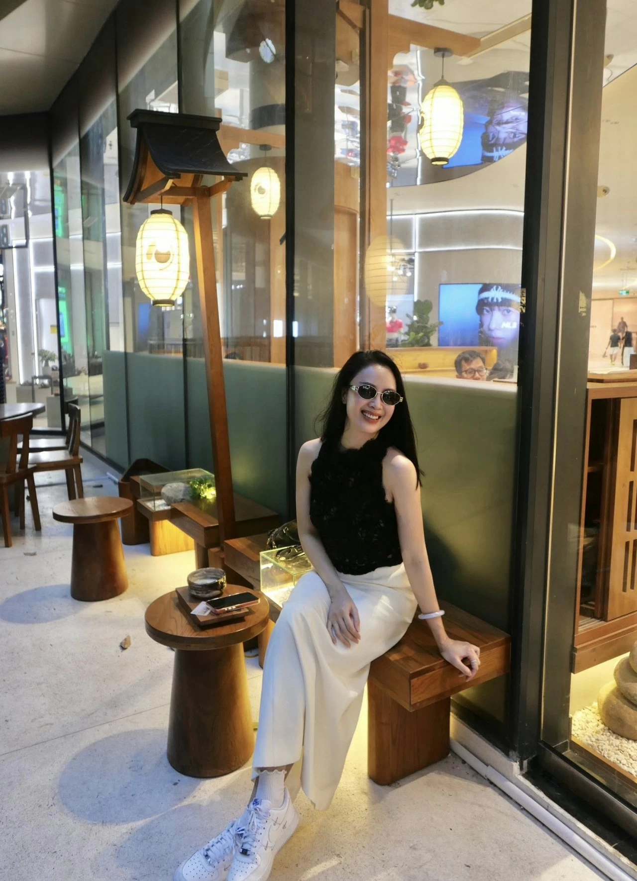 Nhan sắc diễn viên Hồng Diễm