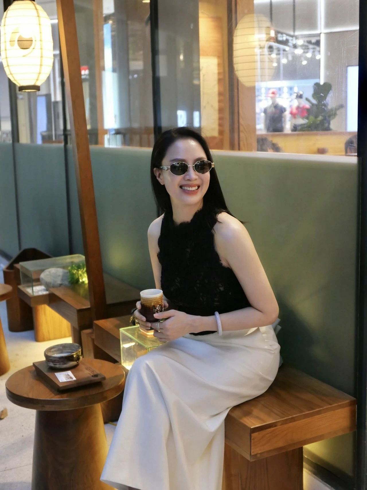 Nhan sắc diễn viên Hồng Diễm