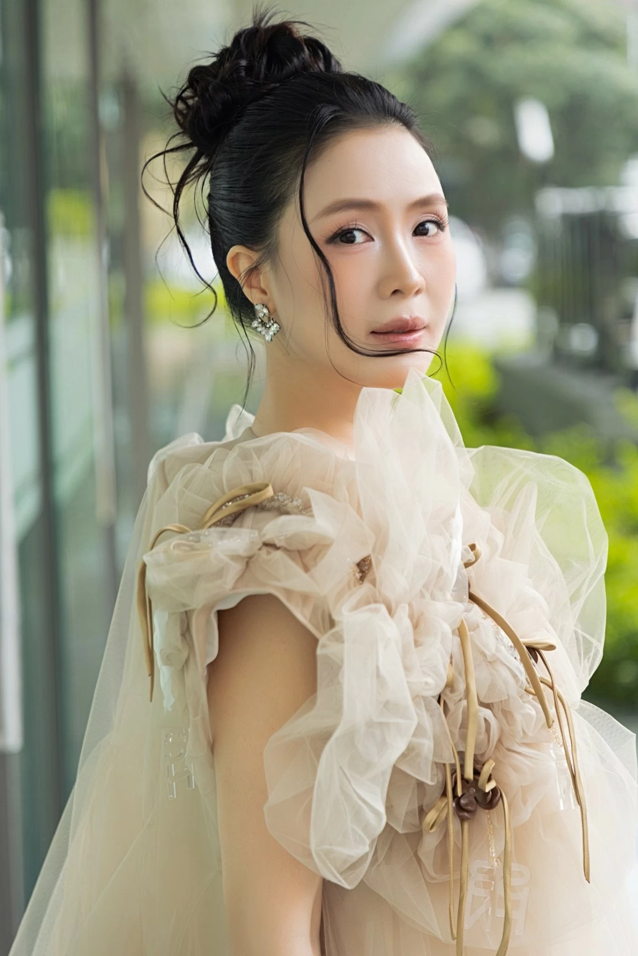 Nhan sắc diễn viên Hồng Diễm