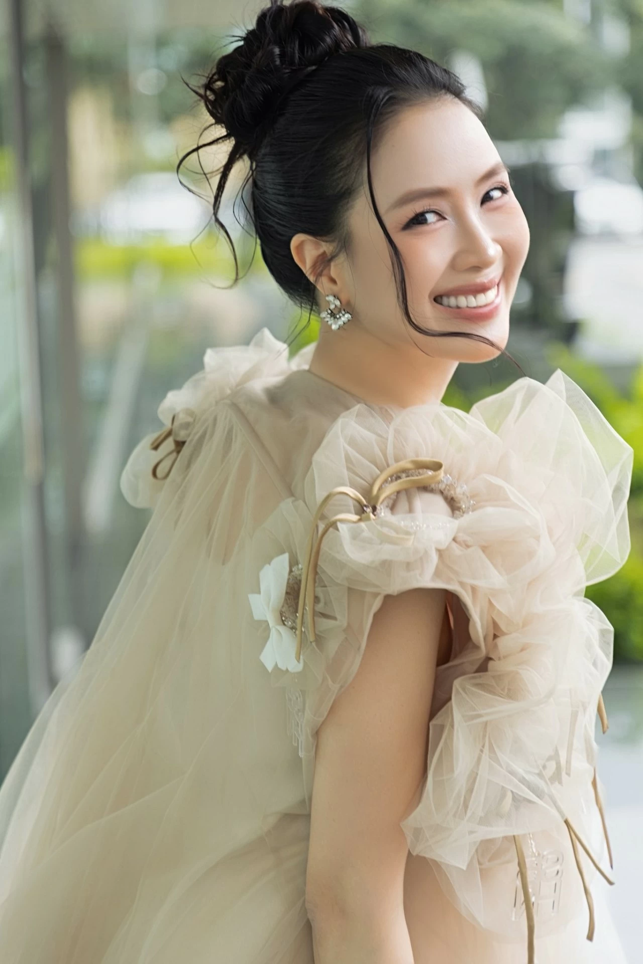 Nhan sắc diễn viên Hồng Diễm