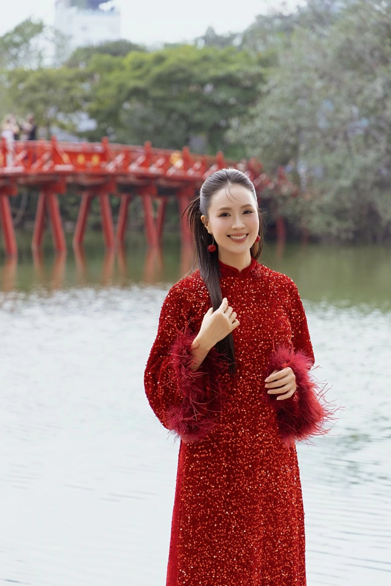 Nhan sắc diễn viên Hồng Diễm