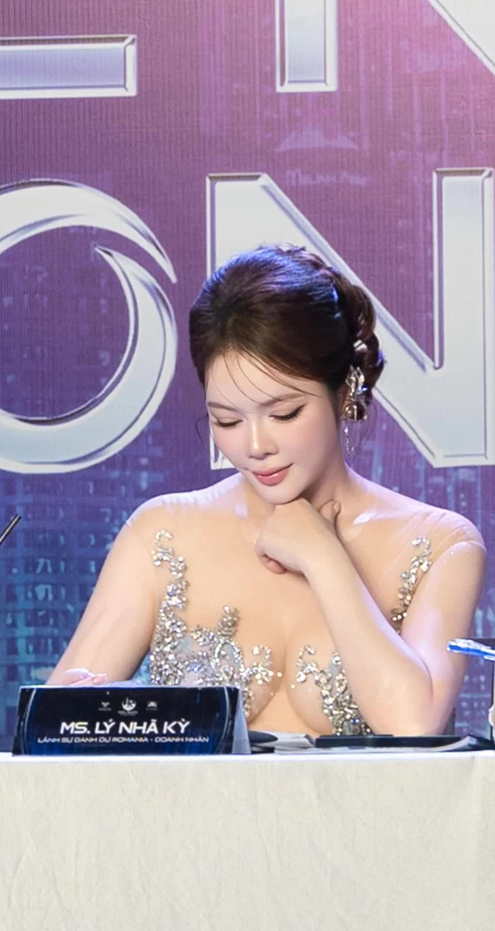 Diễn viên Lý Nhã Kỳ