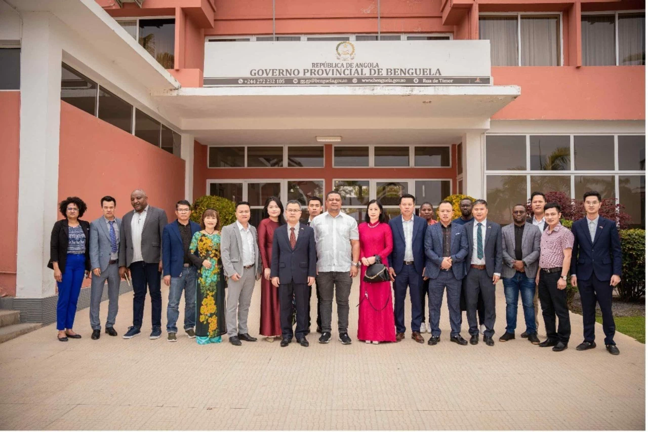 Đại sứ Dương Chính Chức: Chuyến thăm của Bộ trưởng Ngoại giao Angola có nhiều ý nghĩa quan trọng Đại sứ Dương Chính Chức: Chuyến thăm của Bộ trưởng Ngoại giao Angola có nhiều ý nghĩa quan trọng