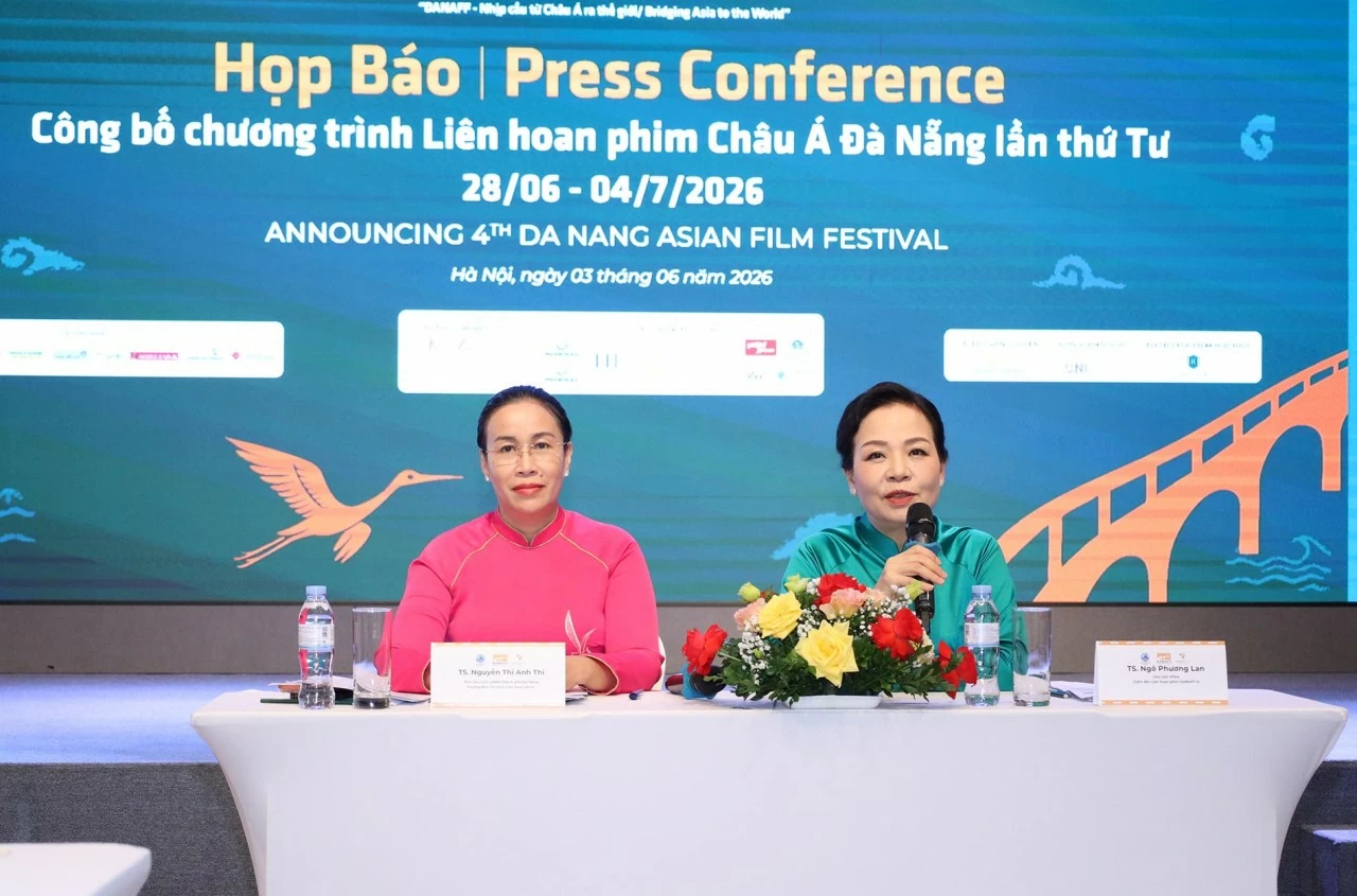 TS. Nguyễn Thị Anh Thi, Phó Chủ tịch UBND TP. Đà Nẵng, Trưởng Ban Tổ chức DANAFF IV; TS. Ngô Phương Lan, Chủ tịch Hiệp hội Xúc tiến phát triển Điện ảnh Việt Nam, Đồng Trưởng Ban Tổ chức DANAFF IV, Giám đốc Liên hoan phim trả lời các câu hỏi của nhà báo, phóng viên. (Ảnh: Thành Long) TS. Nguyễn Thị Anh Thi, Phó Chủ tịch UBND TP. Đà Nẵng, Trưởng Ban Tổ chức DANAFF IV; TS. Ngô Phương Lan, Chủ tịch Hiệp hội Xúc tiến phát triển Điện ảnh Việt Nam, Đồng Trưởng Ban Tổ chức DANAFF IV, Giám đốc Liên hoan phim trả lời các câu hỏi của nhà báo, phóng viên. (Ảnh: Thành Long)