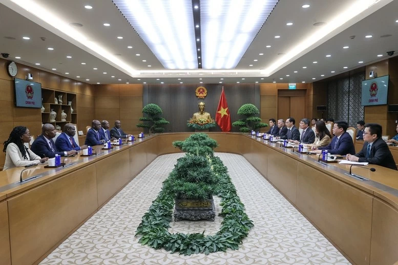 Thủ tướng Lê Minh Hưng: Đề nghị Chính phủ Angola tiếp tục hỗ trợ Tập đoàn Công nghiệp – Năng lượng Quốc gia và các doanh nghiệp Việt Nam