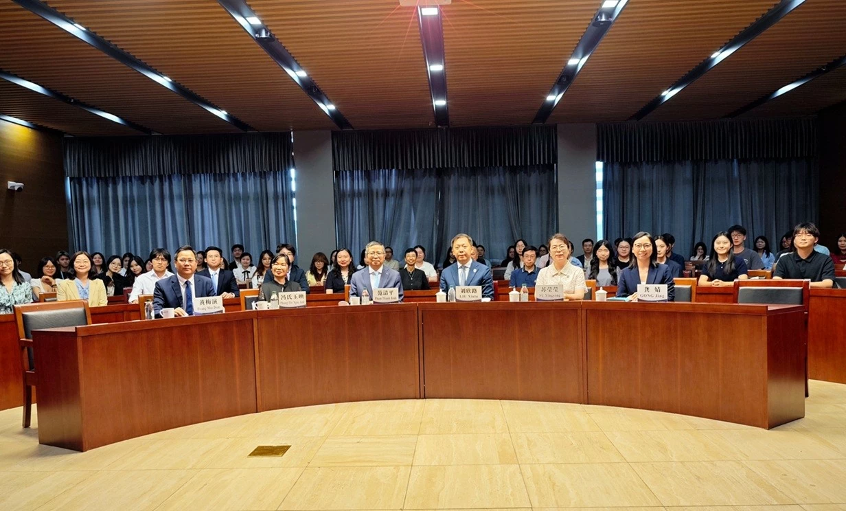 Đại sứ Phạm Thanh Bình thăm và phát biểu tại Đại học Ngoại ngữ Bắc Kinh: Thúc đẩy giao lưu nhân văn, kết nối thế hệ trẻ Việt Nam-Trung Quốc Đại sứ Phạm Thanh Bình thăm và phát biểu tại Đại học Ngoại ngữ Bắc Kinh: Thúc đẩy giao lưu nhân văn, kết nối thế hệ trẻ Việt Nam-Trung Quốc
