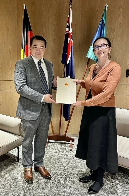 Tổng lãnh sự Phạm Hải Anh làm việc với Giám đốc Văn phòng DFAT tại Tây Australia