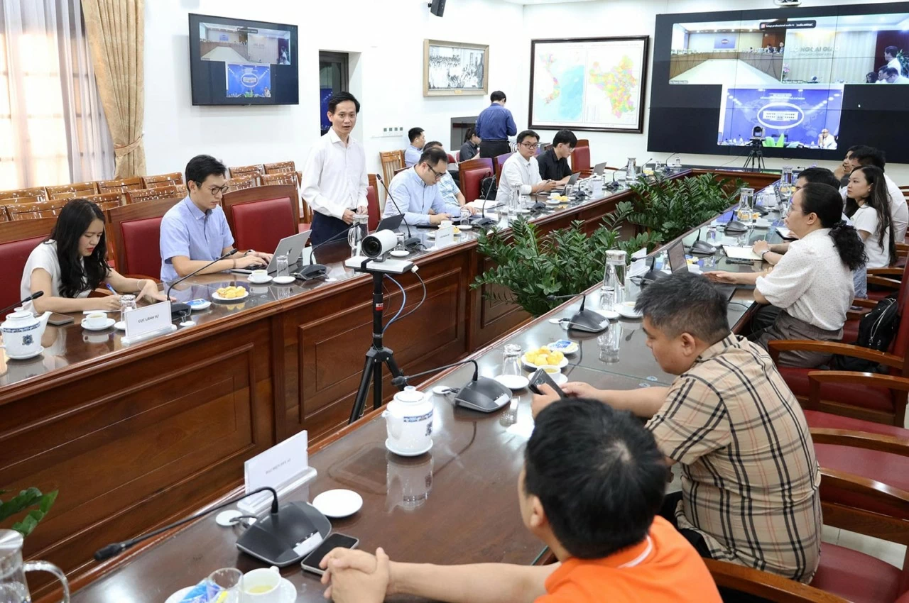 Hội thảo tập trung thảo luận về kinh nghiệm quốc tế, khung pháp lý và các giải pháp thực tiễn nhằm hiện đại hóa nền ngoại giao Việt Nam trong kỷ nguyên số. (Ảnh: Thành Long) Hội thảo tập trung thảo luận về kinh nghiệm quốc tế, khung pháp lý và các giải pháp thực tiễn nhằm hiện đại hóa nền ngoại giao Việt Nam trong kỷ nguyên số. (Ảnh: Thành Long)