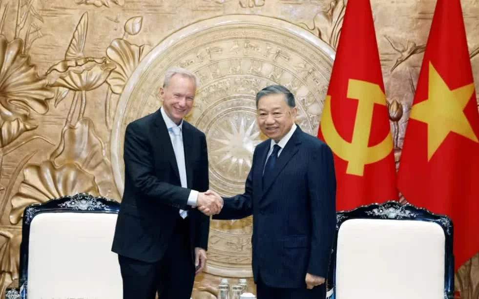 Tổng Bí thư, Chủ tịch nước Tô Lâm tiếp Đoàn chuyên gia trí tuệ nhân tạo do ông Eric Schmidt, nguyên Chủ tịch Tập đoàn Google dẫn đầu Tổng Bí thư, Chủ tịch nước Tô Lâm tiếp Đoàn chuyên gia trí tuệ nhân tạo do ông Eric Schmidt, nguyên Chủ tịch Tập đoàn Google dẫn đầu
