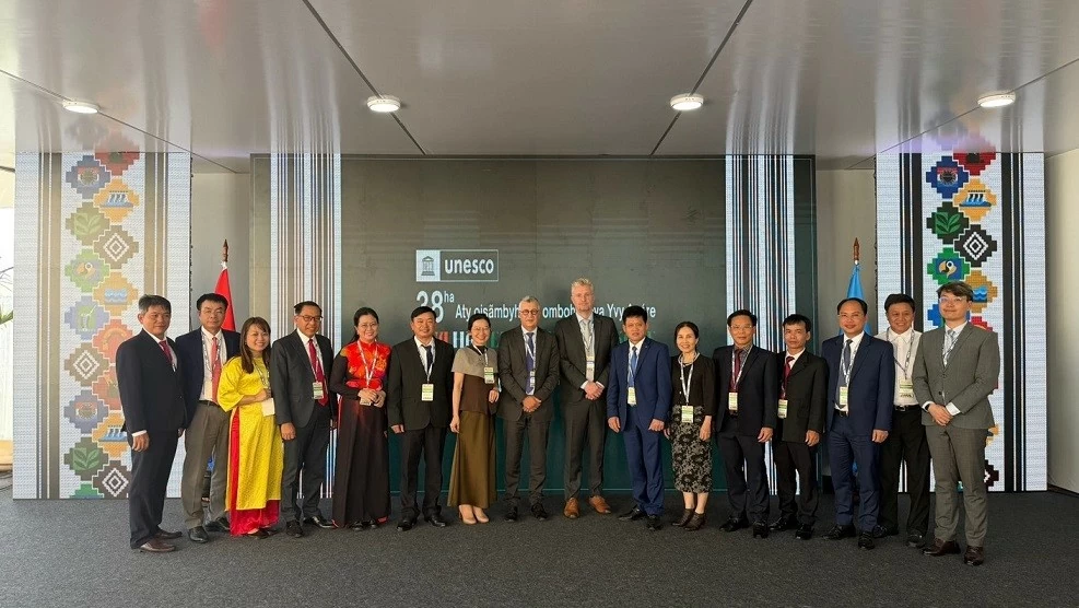 Phong Nha – Kẻ Bàng chính thức được UNESCO công nhận là Khu Dự trữ sinh quyển thế giới Phong Nha – Kẻ Bàng chính thức được UNESCO công nhận là Khu Dự trữ sinh quyển thế giới