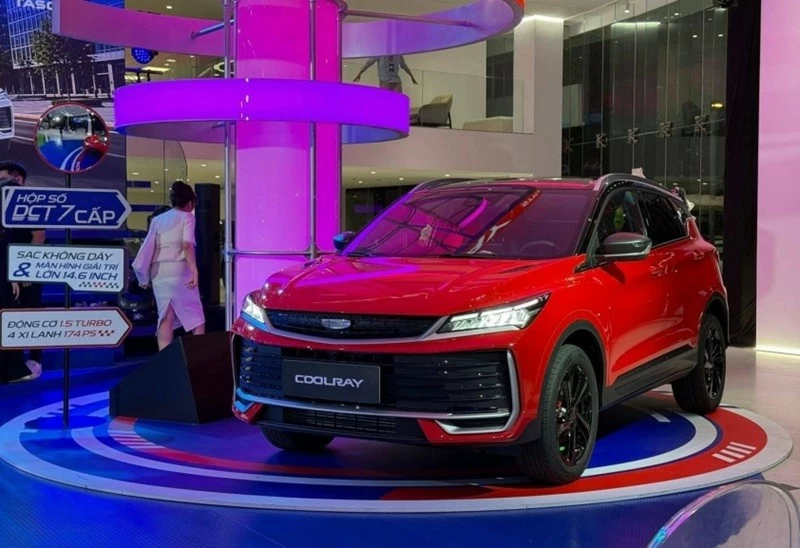 Mức giá dưới 500 triệu đồng giúp Geely Coolray 2026 tạo khoảng cách đáng kể với nhiều đối thủ Nhật và Hàn.