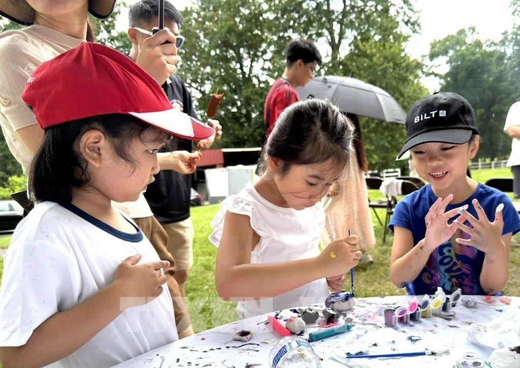 Ấm áp Ngày hội Gia đình Làng Việt tại Mỹ