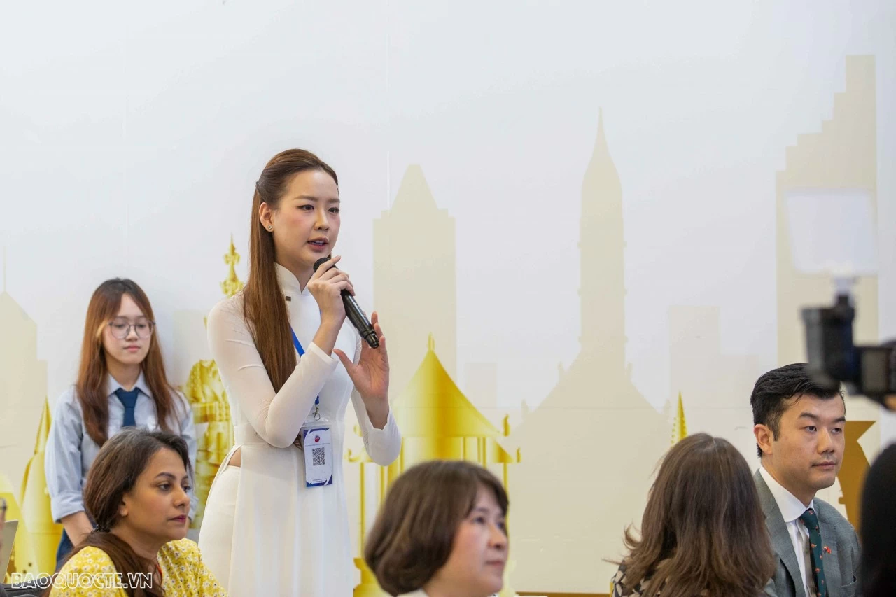 Định hình tương lai Đông Nam Á từ tiếng nói giới trẻ: Hãy nói Tôi là công dân ASEAN Định hình tương lai Đông Nam Á từ tiếng nói giới trẻ: Hãy nói Tôi là công dân ASEAN