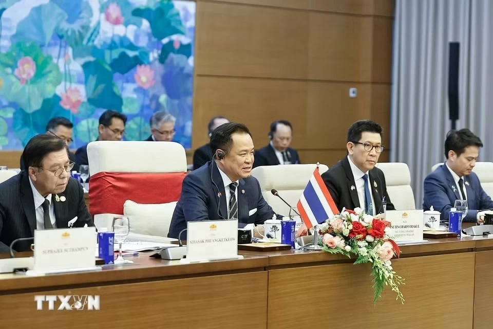 Thủ tướng Thái Lan Anutin Charnvirakul phát biểu tại cuộc hội kiến Chủ tịch Quốc hội Trần Thanh Mẫn. (Nguồn: TTXVN) Thủ tướng Thái Lan Anutin Charnvirakul phát biểu tại cuộc hội kiến Chủ tịch Quốc hội Trần Thanh Mẫn. (Nguồn: TTXVN)
