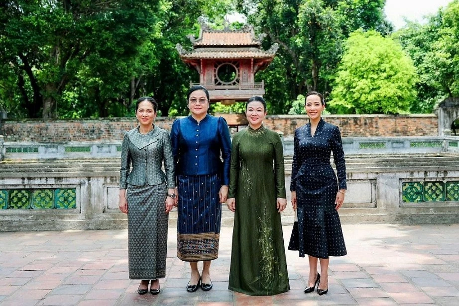Hoạt động đối ngoại của Phu nhân Thủ tướng Chính phủ Lê Minh Hưng cùng Phu nhân Thủ tướng các nước Lào, Campuchia, Thái Lan Hoạt động đối ngoại của Phu nhân Thủ tướng Chính phủ Lê Minh Hưng cùng Phu nhân Thủ tướng các nước Lào, Campuchia, Thái Lan