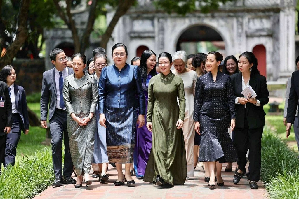 Hoạt động đối ngoại của Phu nhân Thủ tướng Chính phủ Lê Minh Hưng cùng Phu nhân Thủ tướng các nước Lào, Campuchia, Thái Lan Hoạt động đối ngoại của Phu nhân Thủ tướng Chính phủ Lê Minh Hưng cùng Phu nhân Thủ tướng các nước Lào, Campuchia, Thái Lan